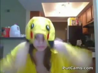 ساحر الآنسة في pikachu زي يستمني مع هزاز