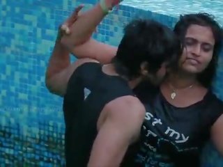 Sul indiana desi bhabhi excelente romance em a nadar piscina - hindi quente curto movie-2016