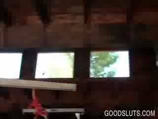 Топлес пилета като bodyshots