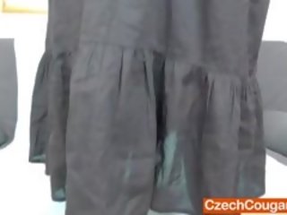 Гаряча для trot домогосподарка приємний з її пластиковий manhood