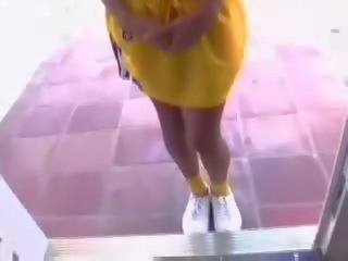 Путка близане бисексуални курабийка получава а разхвърлян на лицето