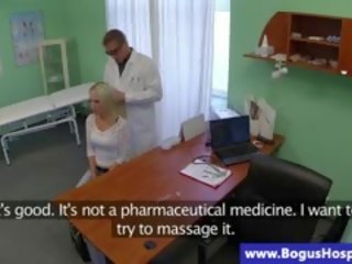 Toples pacient sedusă de excitat dr.