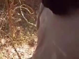 Berjalan melalui hutan sahaja adalah tidak untuk yang anak perempuan