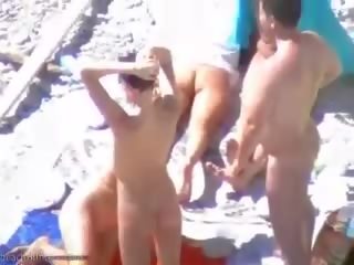 Tắm nắng bãi biển sluts có một số thiếu niên nhóm x xếp hạng phim vui vẻ