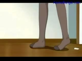 Người giúp việc nhận cô ấy miệng fucked lược trong khi pissing trên các toilette