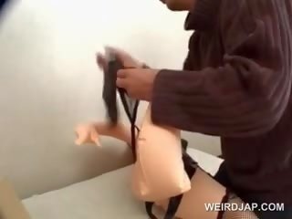 Á châu khó chịu công tử bột chết tiệt của anh ấy nhựa khiêu dâm búp bê với ham muốn