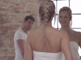নিকি স্বপ্ন মধ্যে flirty, লম্বা চুল পায়ুপথ relief