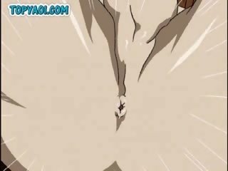 Séduisant personnages minet siège sur une roche dur dong