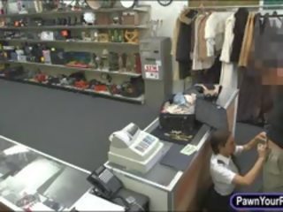 Гарненька латинка стюардеса pawns її манда і отримує трахкав