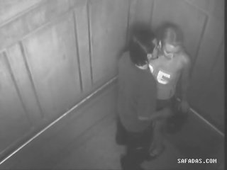 カップル 持っている ポルノの で elevator 忘れてしまいました そこ ある a カメラ