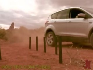 বাঁধা উপর এবং উদ্ভাসিত মধ্যে ঐ desert