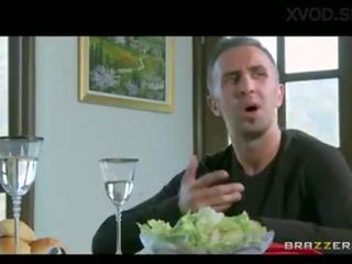 엘리트 젊은 브루 넷의 사람 부정 행위 아내 잤어요 hubbys friends 큰 거시기