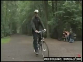 নগ্ন দেবী হাতা গুছানো মধ্যে গন