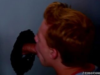 Billy strikes paydirt z cody w za locker pokój gloryhole