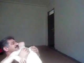 Mũm mĩm dì và chú cực tuyệt vời bẩn phim