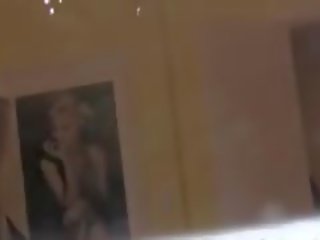 Три млад момичета мръсен филм с крадец с взлом