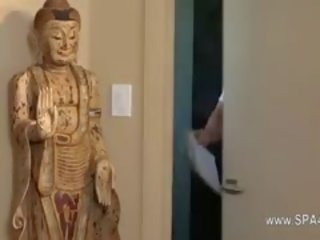 Беден customers ударих и сношават на масаж маса