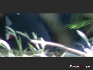 হিজাব ইন্দোনেশিয়ান ভদ্রমহিলা হার্ডকোর ঘরের বাইরে