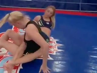Nikky thorne срещу ракия усмивка