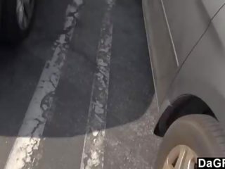 Peluda rubia tiene bueno adulto vídeo en la carretera con un desconocido