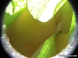 Hèn hạ lên váy của nư sinh trong cô ấy thời gian