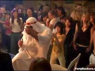 Голий waiters welcomes для ебать