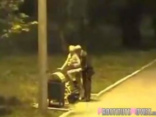 Youngster সঙ্গে একটি ঈশ মধ্যে ঐ পার্ক