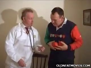 Товста шлюбний білявка приймає a член