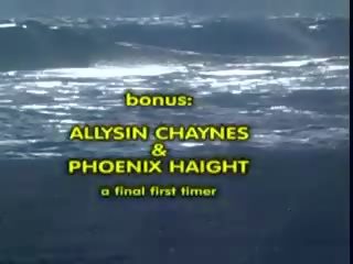 Allysin chaines এবং তার দুর্বিনীত companion চাটা প্রতি অন্যদের পা এবং খেলনা রসালো তাকেই