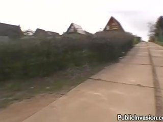 Elegant примадона дава мокри публичен духане