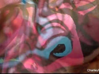 Чарли гонитба beguiling розов тяло paint