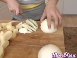 Hot pirang bree olsen knows how to cook