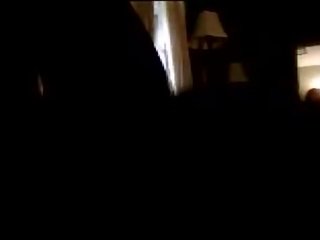 বউ putting উপর লোশন