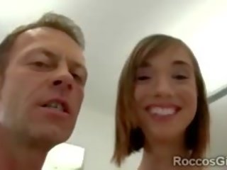 Perv الة تصوير رجل يثير جذاب في سن المراهقة مع له متستر اصبع اليد