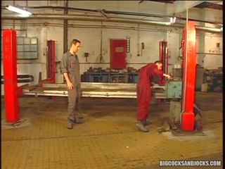 Спортсмени трахання в в factory clark danson і стрижень стівенс