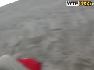 Дика паління мінет на публічний пляж