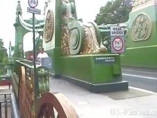 Hammersmith bridge গন নগ্নতা এর shaz
