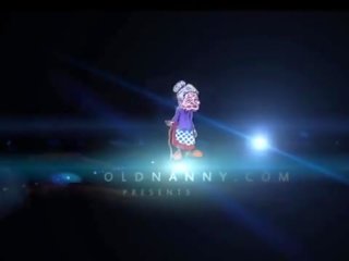 素晴らしい 若い やつ クソ おばあちゃん ととも​​に ストラップ·オン oldnanny