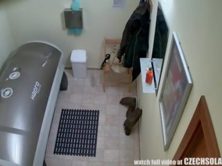 Pleasant séc người tình thủ dâm trong công khai tắm nắng