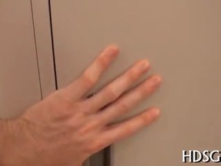 Японська леді кінчає на пальці