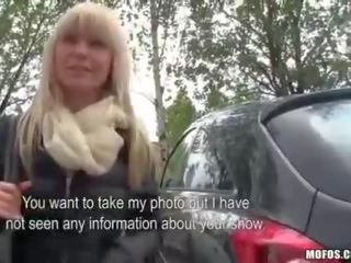 Desirable české miláčik zadné sedadlo fucked pre hotovosť