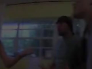 তিন তরুণ মেয়েরা স্নেহময় সঙ্গে সিঁধেল চোর