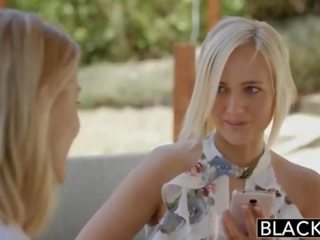 Bôi đen đầu tiên giữa các chủng tộc có ba người vì tro hollywood và kate nước anh