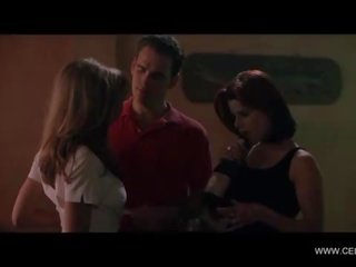 Деніз richards & neve campbell - лесбіянка з оголеними грудьми поцілунок, ххх відео сцени - дика речі (1998)