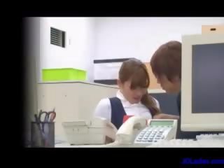 사무실 딸 핑거 점점 그녀의 고양이 과 니플 stimulate