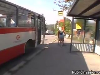 Красуня красуня є отримувати її манда потіху по жеребець