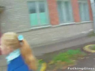Чукане очила възрастен видео като а marketing ход