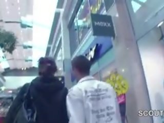 Млад чешки тийн прецака в търговски център за пари от 2 немски blokes
