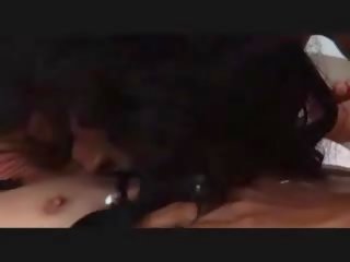 烏木 femme fatale 有 她的 第一 膚色 敲打 經驗