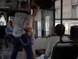 Публічний x номінальний відео в crowded автобус